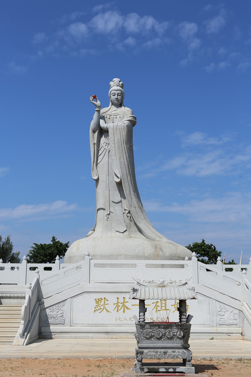 賢良港媽祖石像